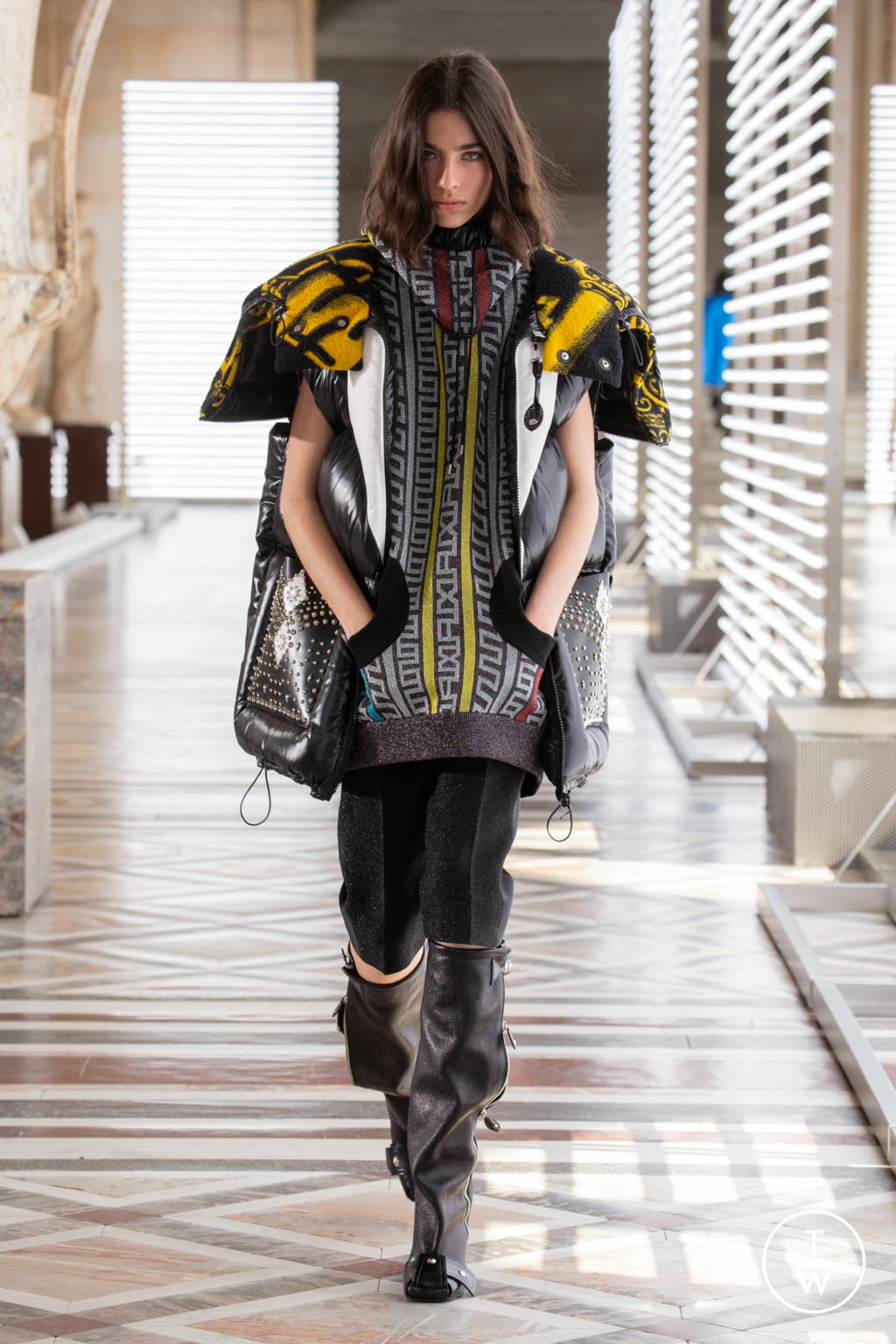 Fashion Week Paris Fall/Winter 2021 look 43 from the Louis Vuitton collection womenswear