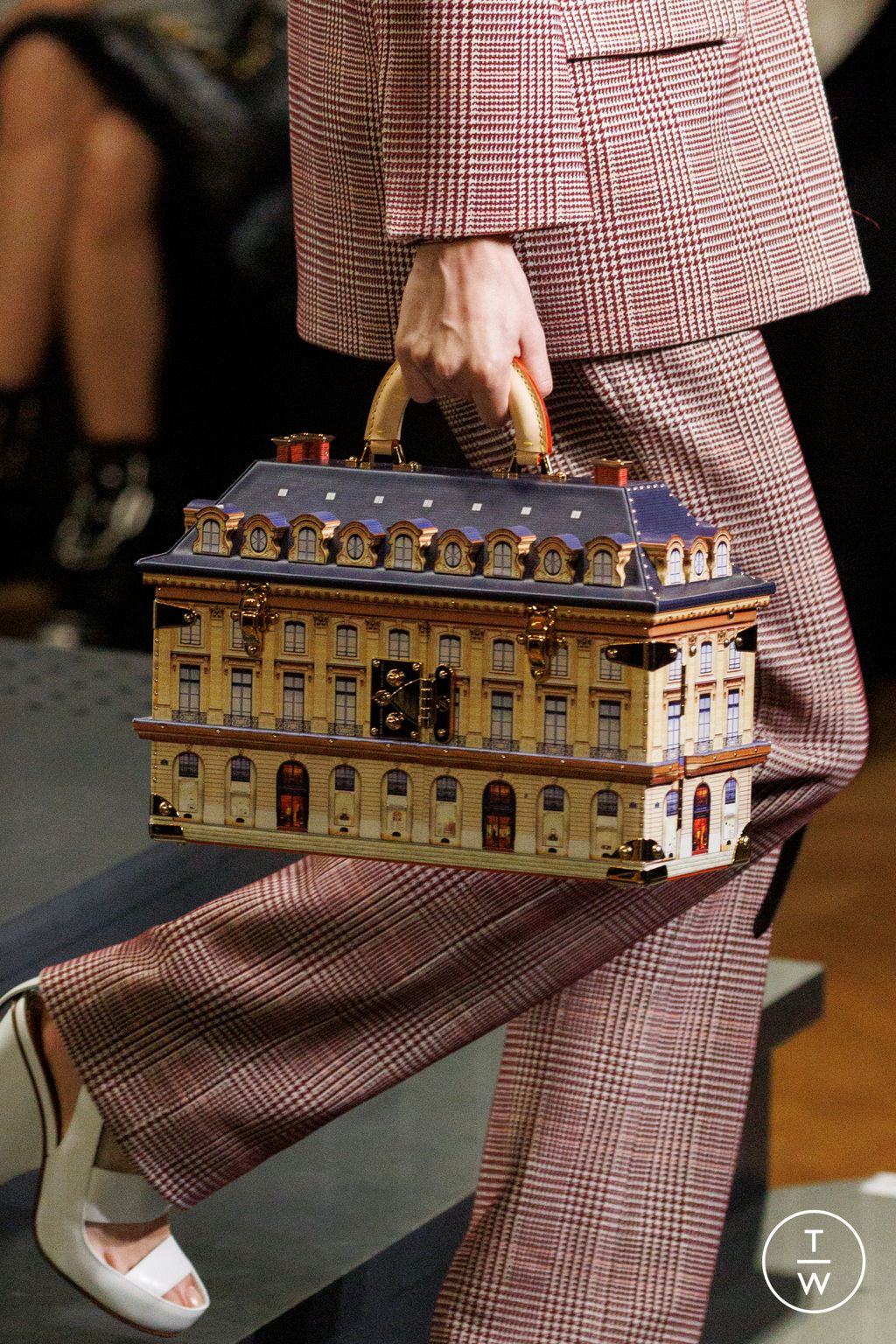 Fashion Week Paris Fall/Winter 2023 look 1 from the Louis Vuitton collection womenswear accessories