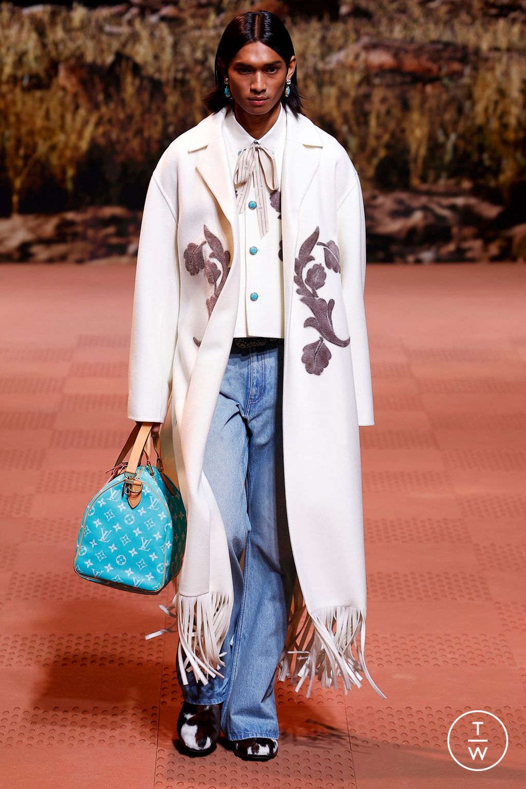 Fashion Week Paris Fall/Winter 2024 look 1 from the Louis Vuitton collection menswear