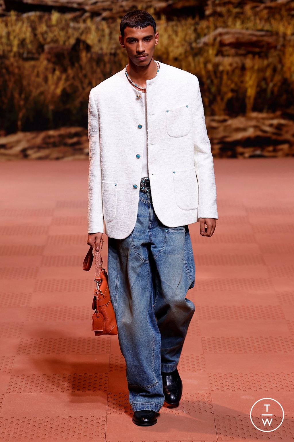 Fashion Week Paris Fall/Winter 2024 look 7 from the Louis Vuitton collection menswear