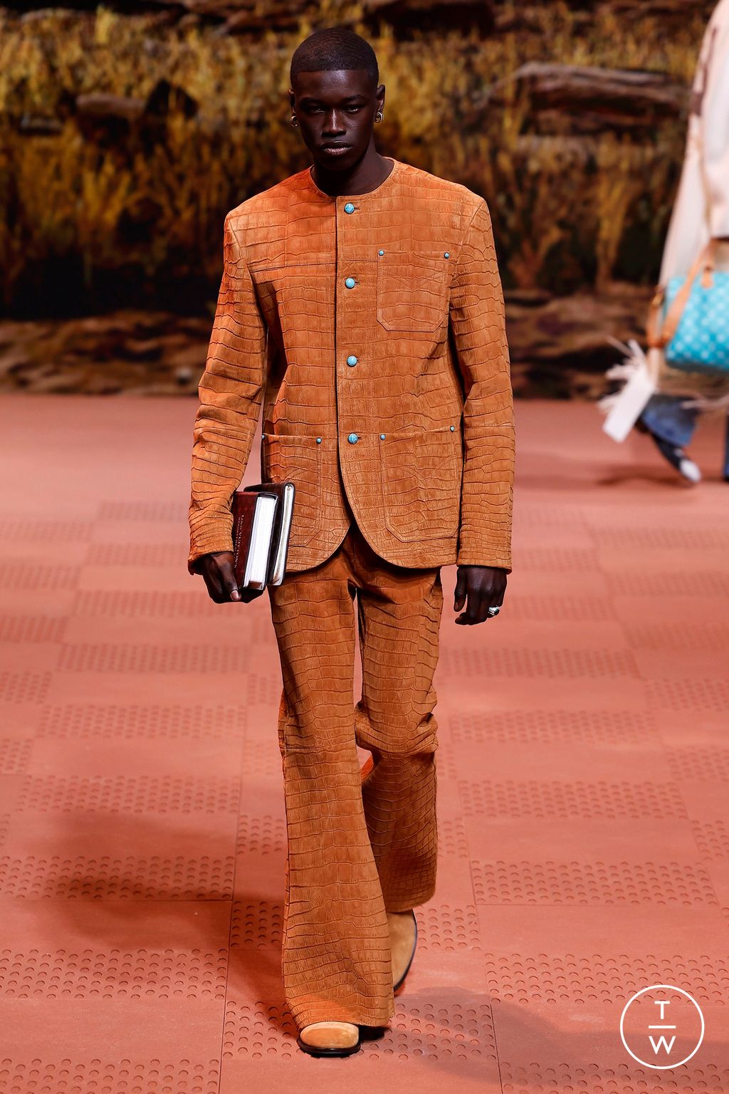 Fashion Week Paris Fall/Winter 2024 look 9 from the Louis Vuitton collection menswear