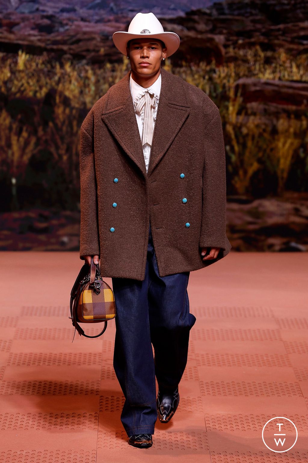 Fashion Week Paris Fall/Winter 2024 look 12 from the Louis Vuitton collection menswear