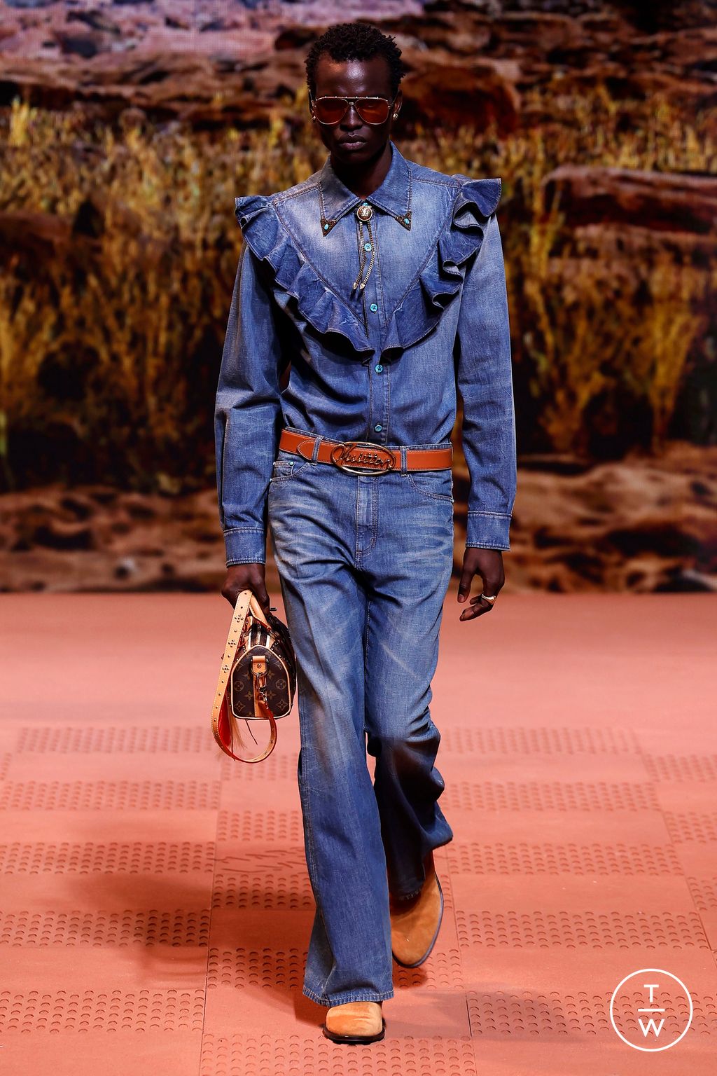 Fashion Week Paris Fall/Winter 2024 look 13 from the Louis Vuitton collection menswear