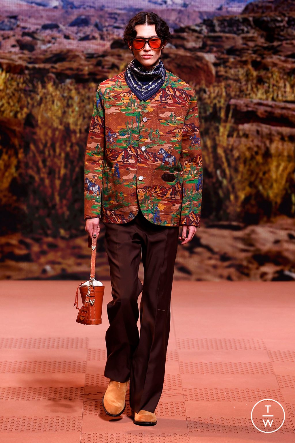 Fashion Week Paris Fall/Winter 2024 look 16 from the Louis Vuitton collection 男装