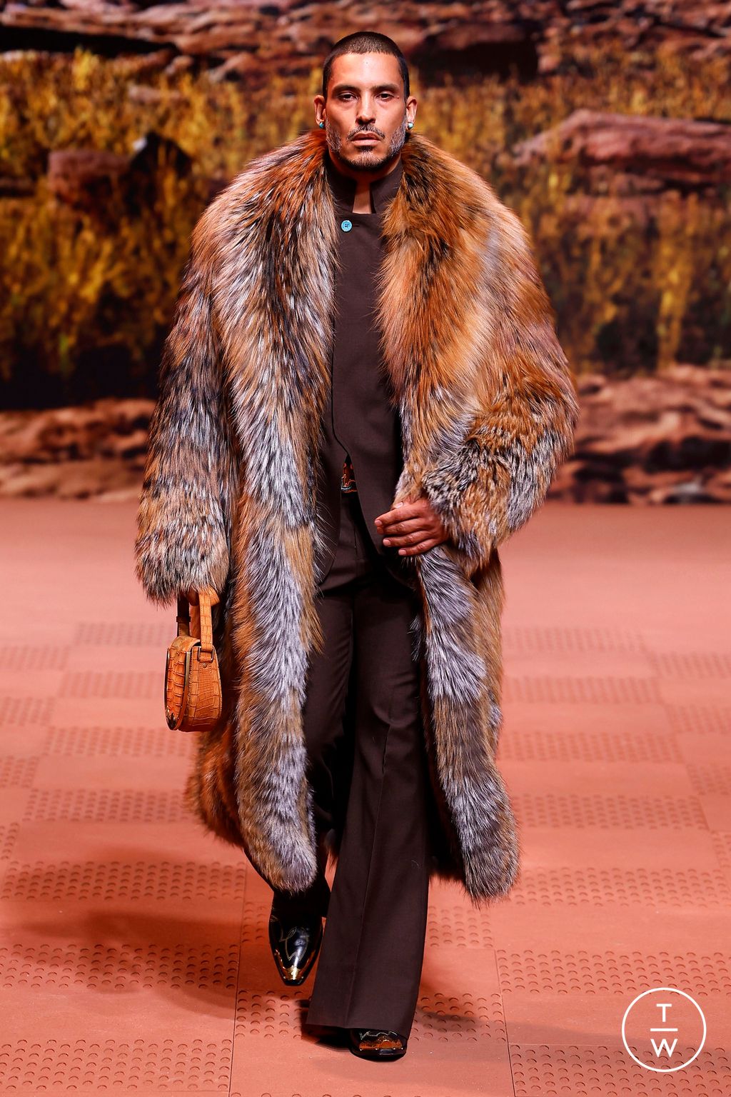 Fashion Week Paris Fall/Winter 2024 look 18 from the Louis Vuitton collection 男装