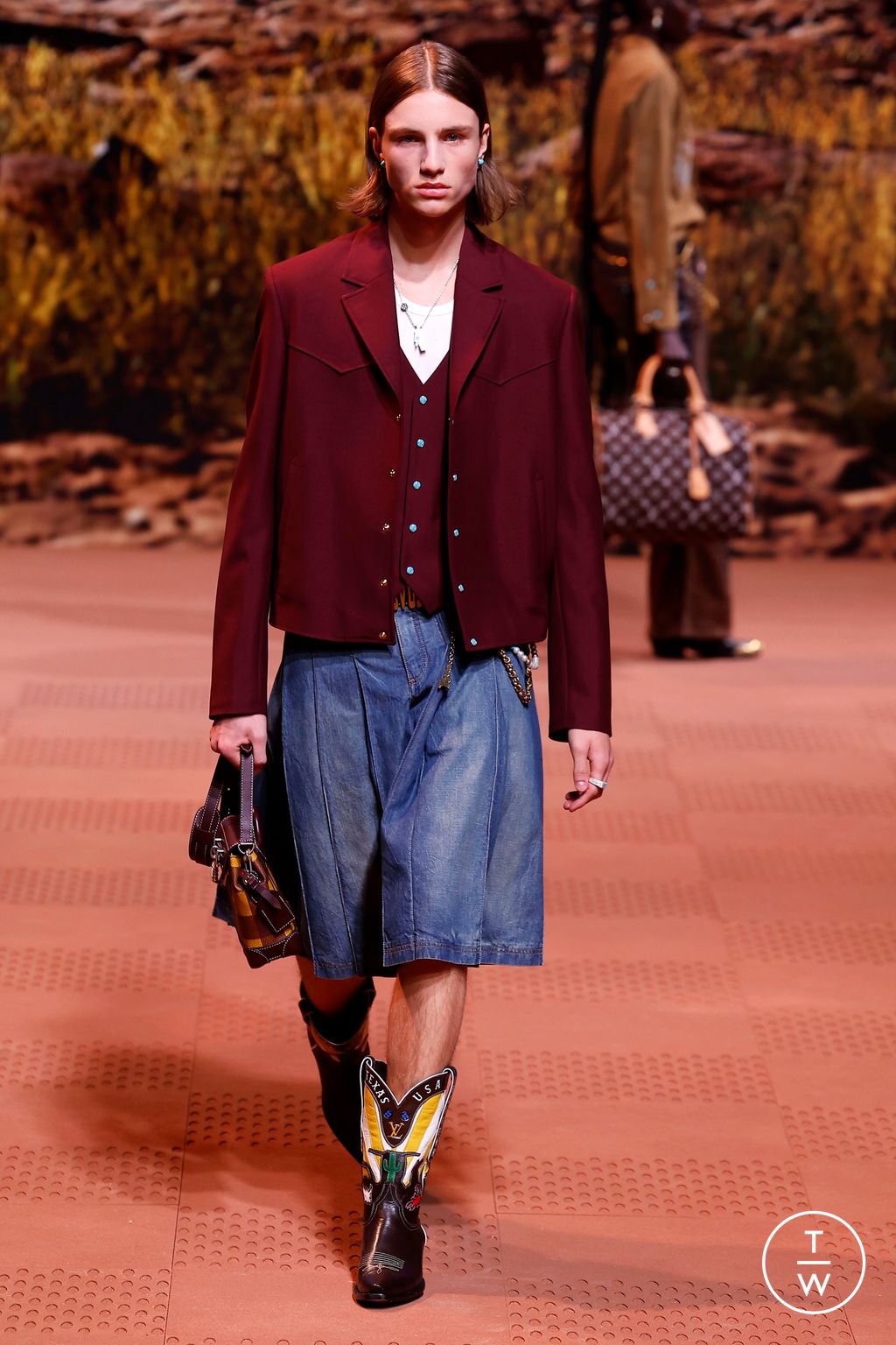 Fashion Week Paris Fall/Winter 2024 look 22 from the Louis Vuitton collection menswear