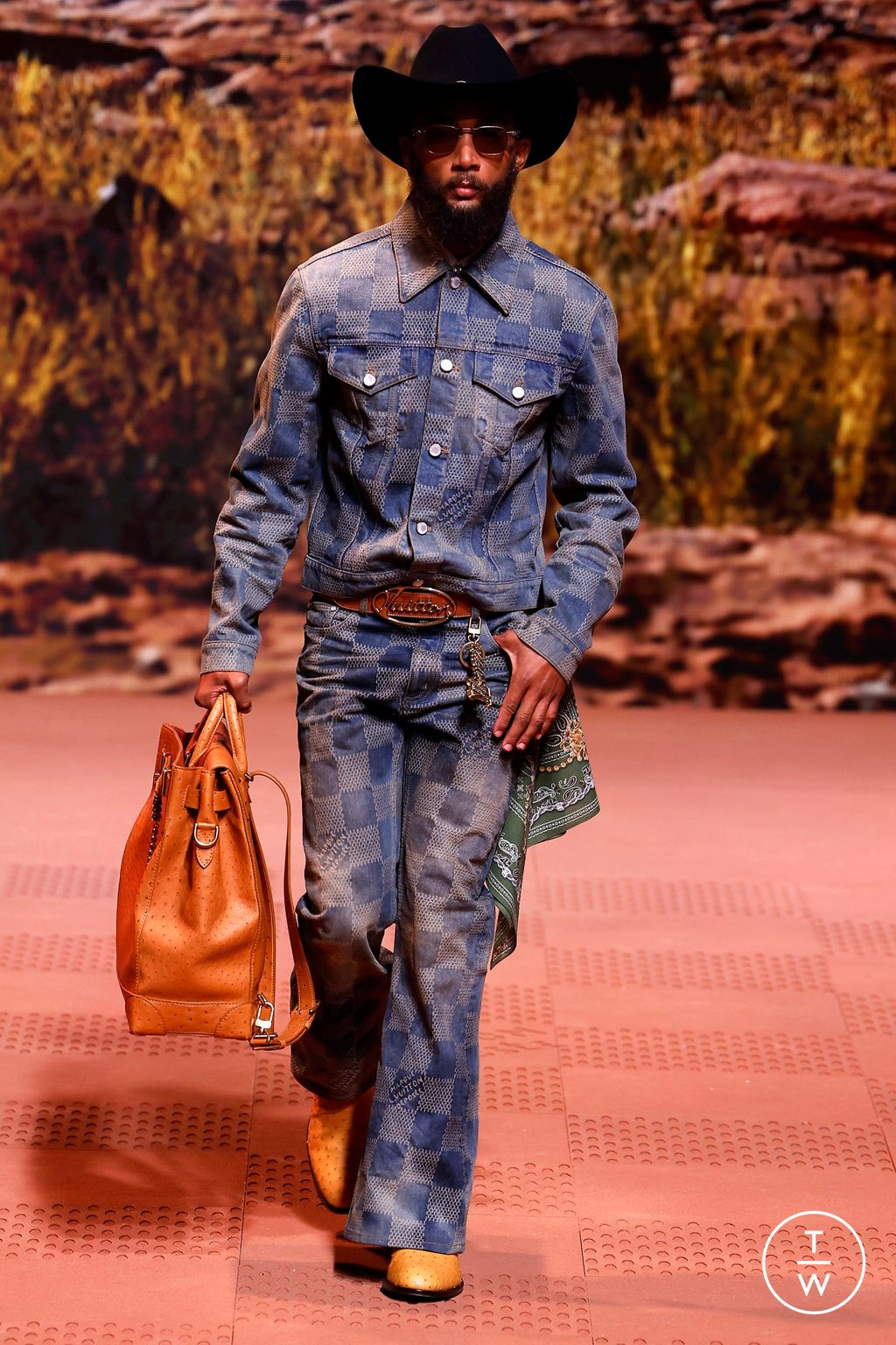 Fashion Week Paris Fall/Winter 2024 look 23 from the Louis Vuitton collection menswear