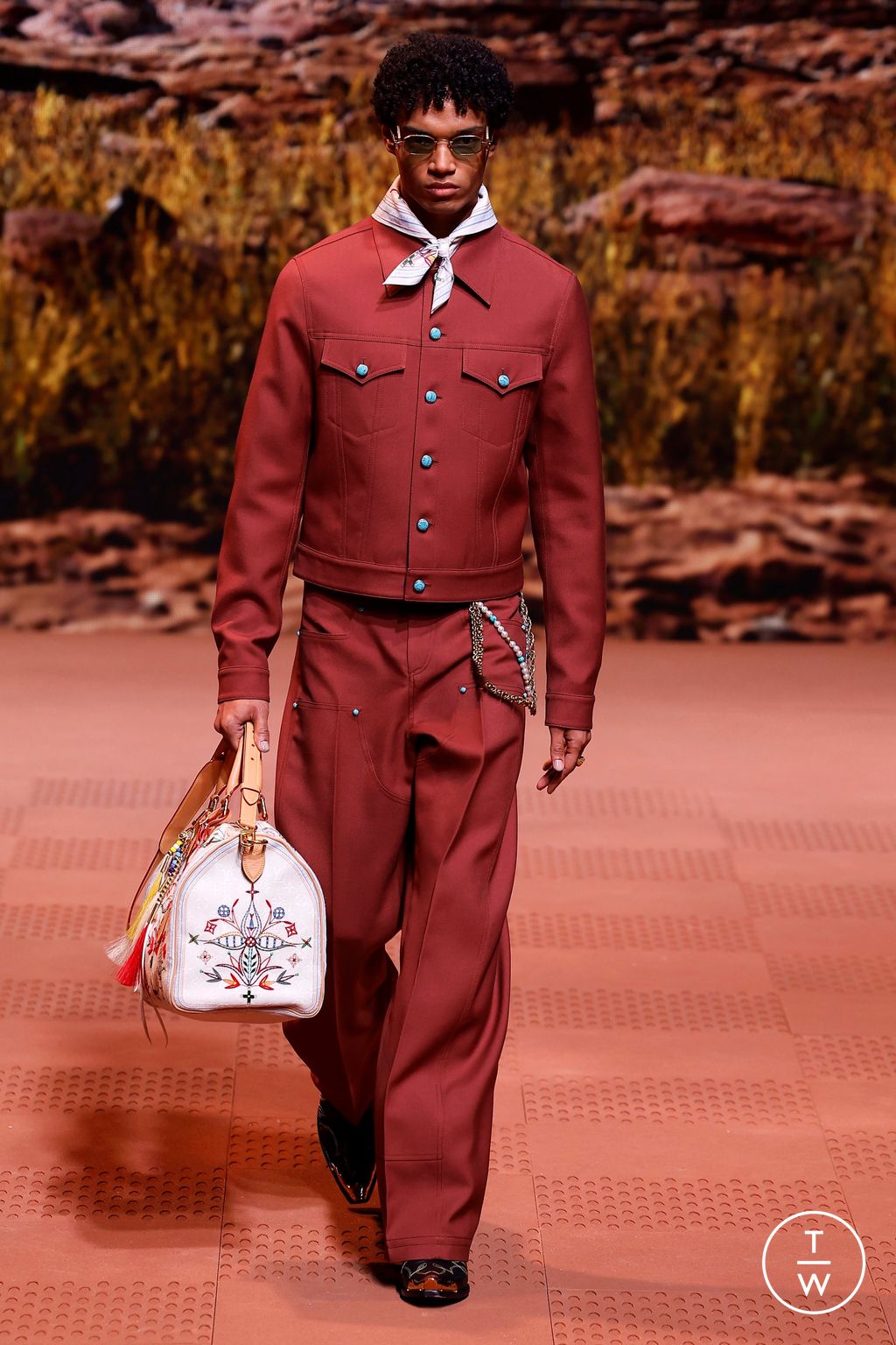 Fashion Week Paris Fall/Winter 2024 look 25 from the Louis Vuitton collection 男装