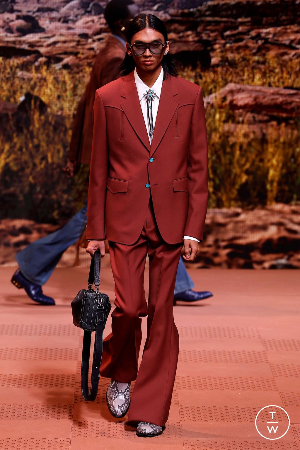 Fashion Week Paris Fall/Winter 2024 look 27 from the Louis Vuitton collection menswear