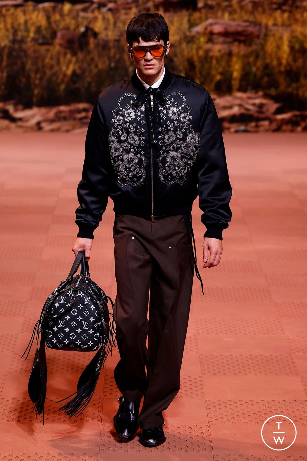 Fashion Week Paris Fall/Winter 2024 look 30 from the Louis Vuitton collection 男装