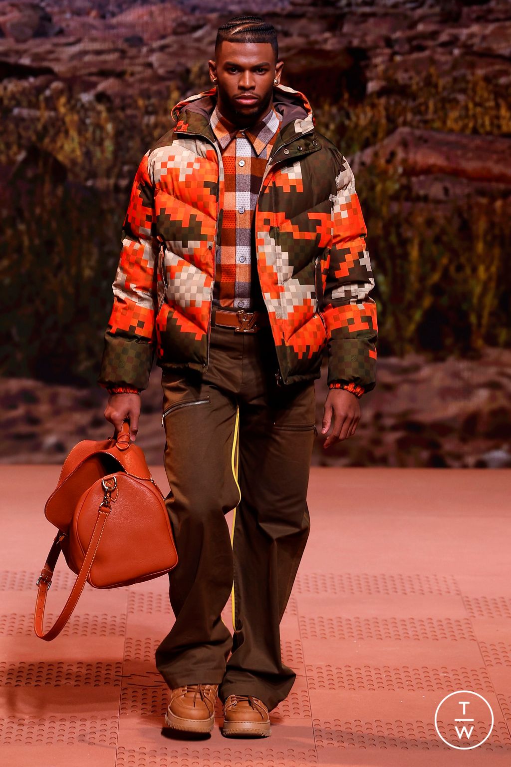 Fashion Week Paris Fall/Winter 2024 look 41 from the Louis Vuitton collection menswear