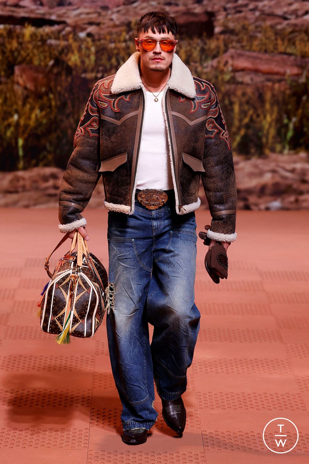 Fashion Week Paris Fall/Winter 2024 look 49 from the Louis Vuitton collection menswear