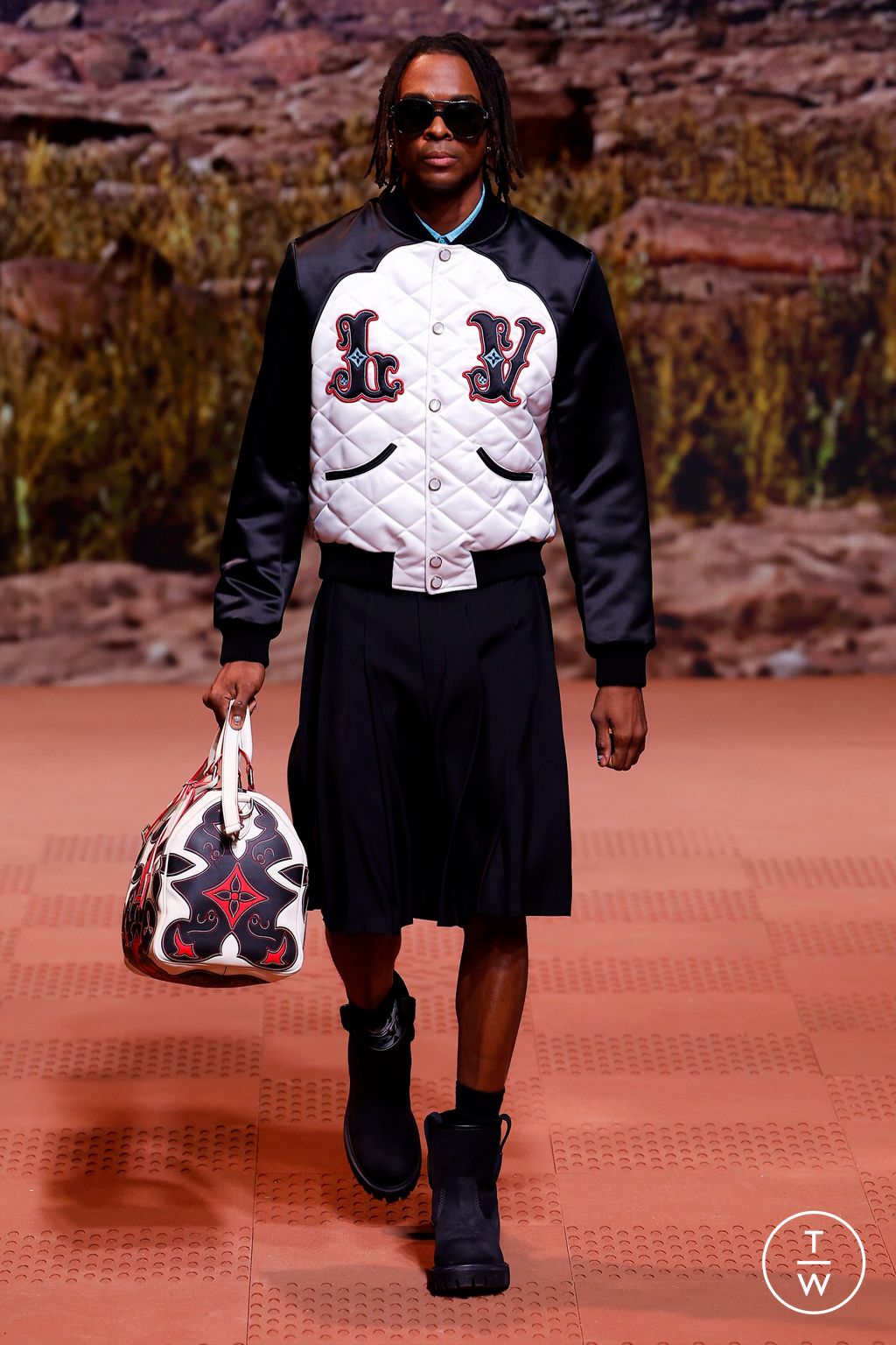 Fashion Week Paris Fall/Winter 2024 look 51 from the Louis Vuitton collection menswear