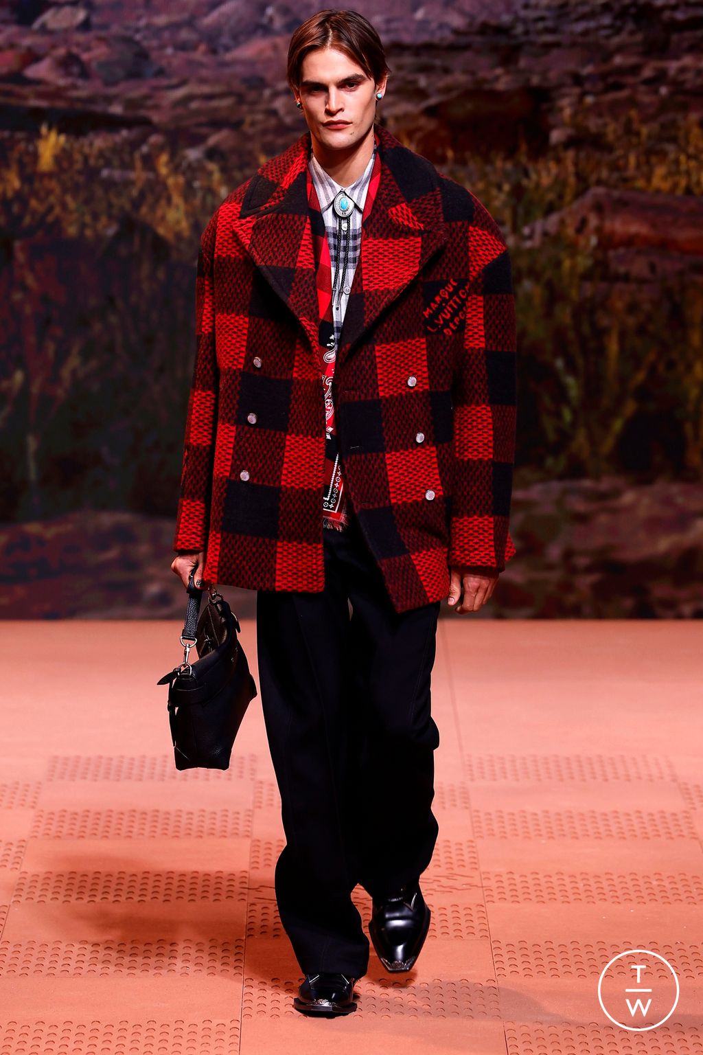 Fashion Week Paris Fall/Winter 2024 look 52 from the Louis Vuitton collection 男装