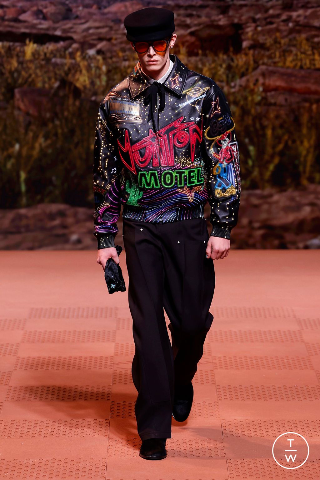 Fashion Week Paris Fall/Winter 2024 look 61 from the Louis Vuitton collection menswear