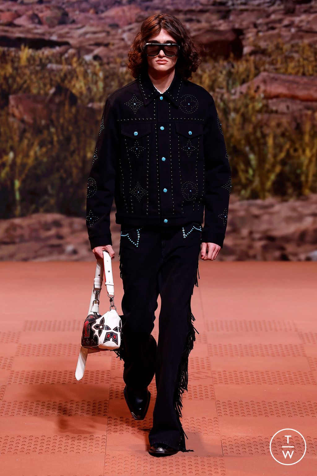 Fashion Week Paris Fall/Winter 2024 look 62 from the Louis Vuitton collection 男装