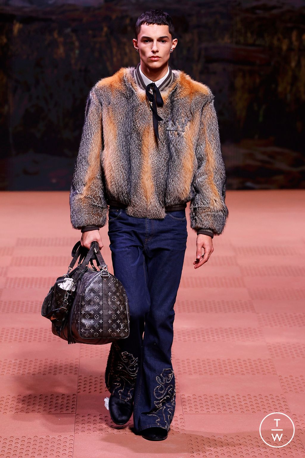 Fashion Week Paris Fall/Winter 2024 look 66 from the Louis Vuitton collection 男装