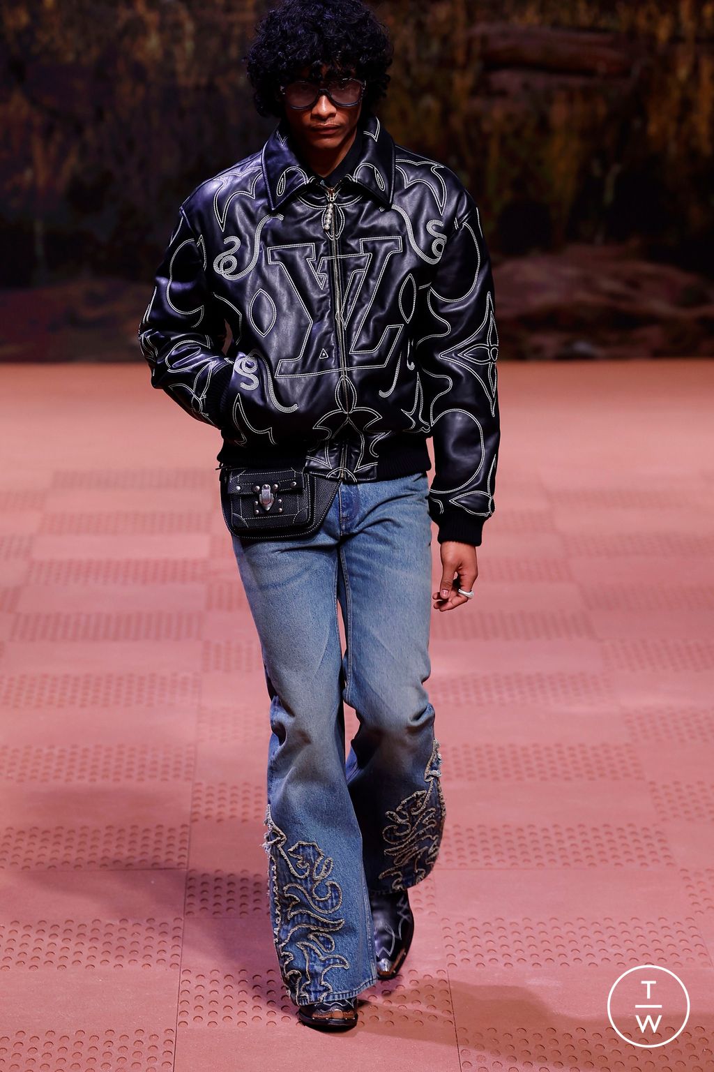 Fashion Week Paris Fall/Winter 2024 look 67 from the Louis Vuitton collection 男装