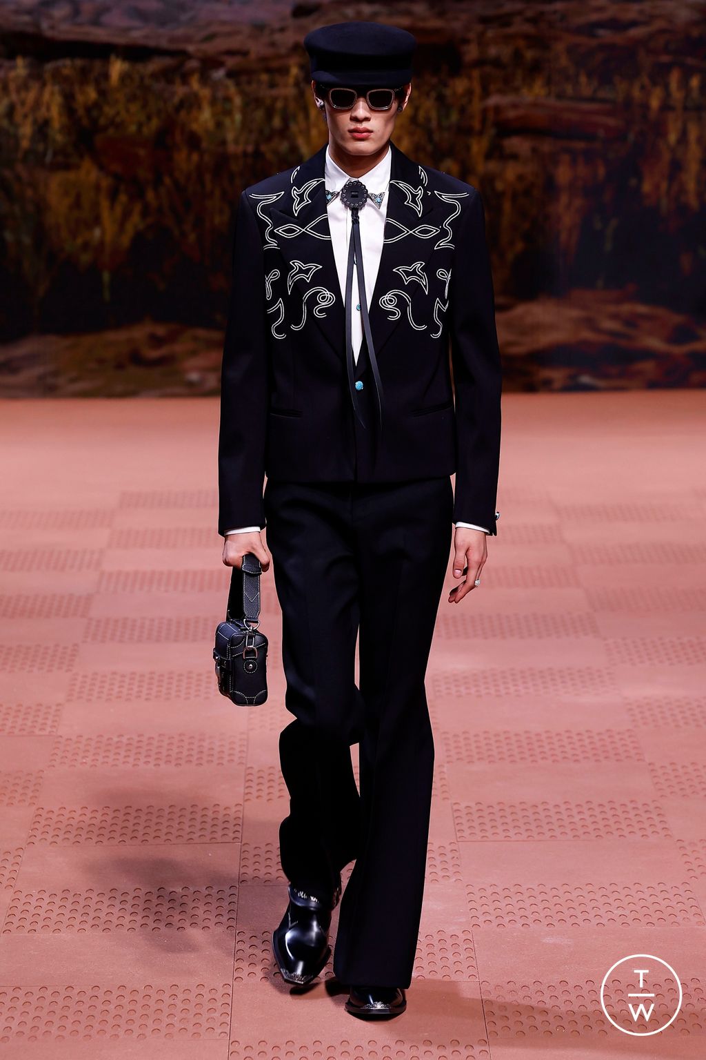 Fashion Week Paris Fall/Winter 2024 look 68 from the Louis Vuitton collection menswear