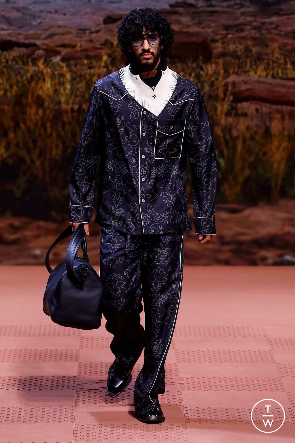 Fashion Week Paris Fall/Winter 2024 look 69 from the Louis Vuitton collection menswear