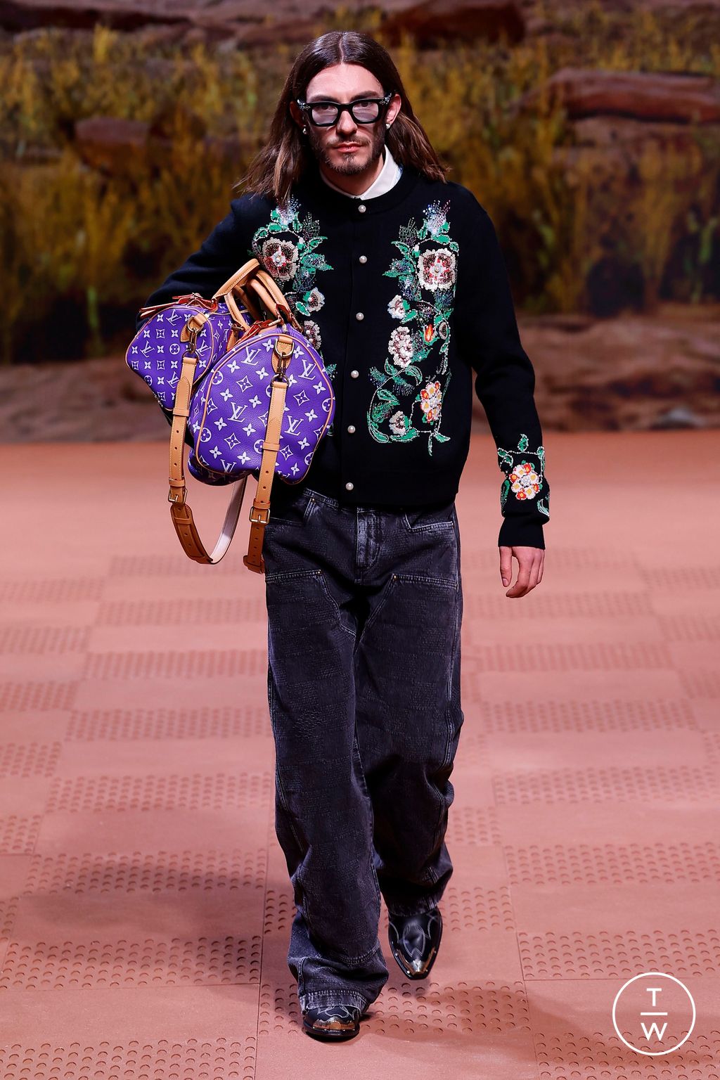 Fashion Week Paris Fall/Winter 2024 look 74 from the Louis Vuitton collection menswear