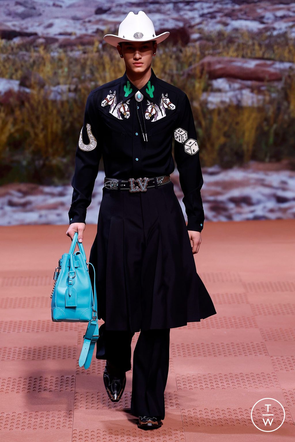 Fashion Week Paris Fall/Winter 2024 look 79 from the Louis Vuitton collection menswear