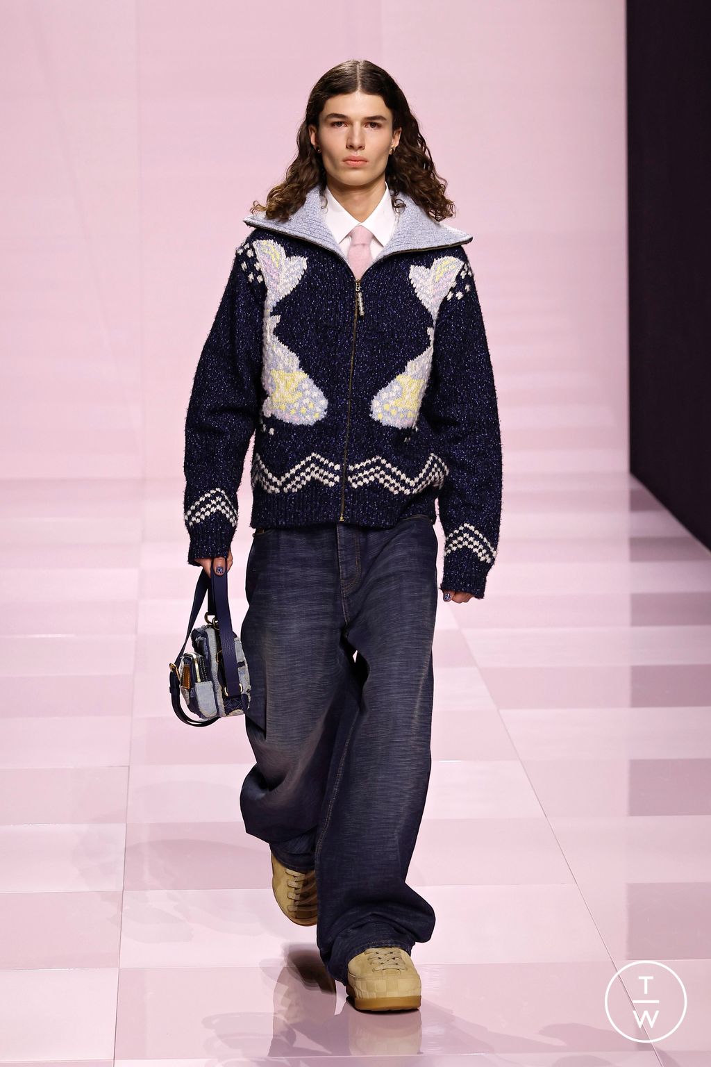 Fashion Week Paris Fall/Winter 2025 look 7 from the Louis Vuitton collection menswear