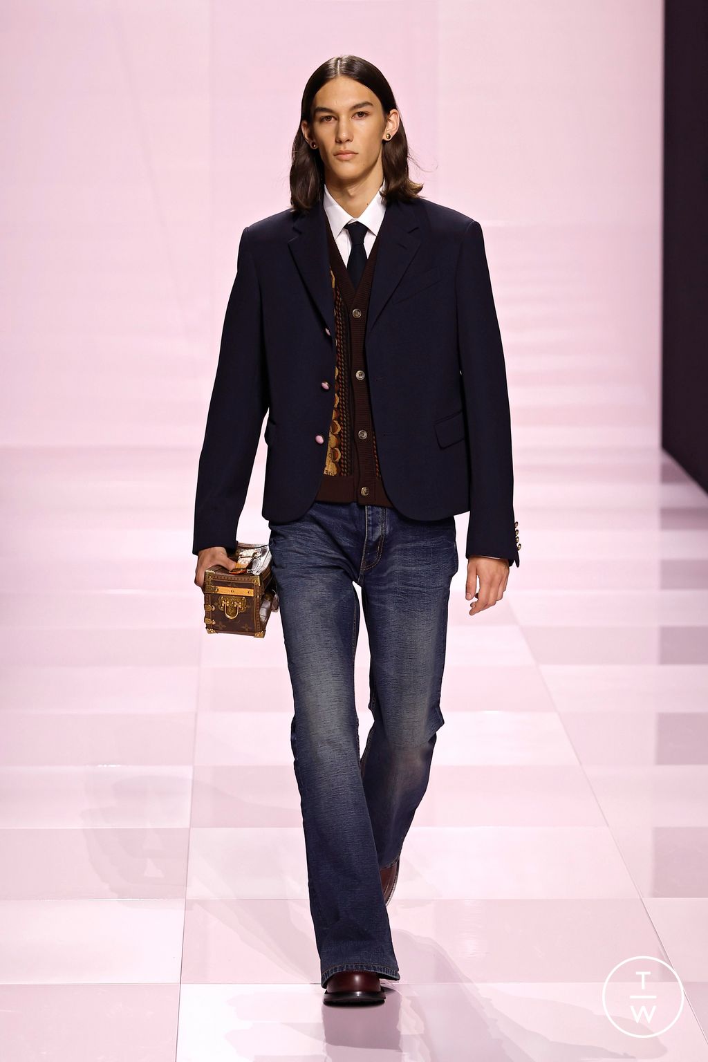 Fashion Week Paris Fall/Winter 2025 look 15 from the Louis Vuitton collection menswear