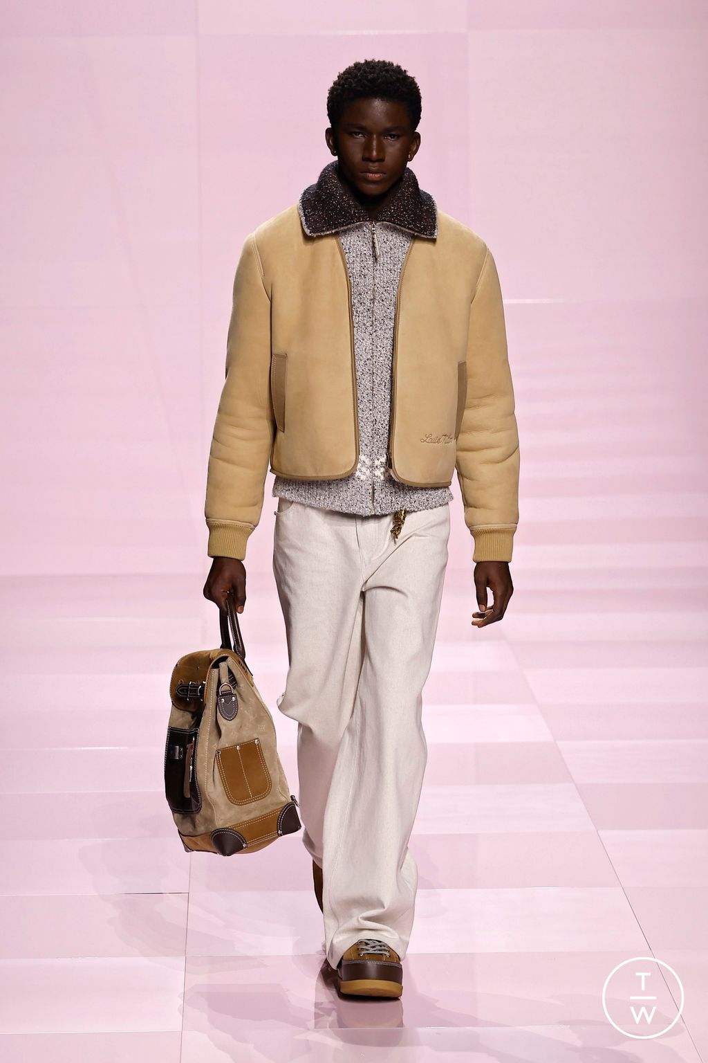 Fashion Week Paris Fall/Winter 2025 look 20 from the Louis Vuitton collection menswear