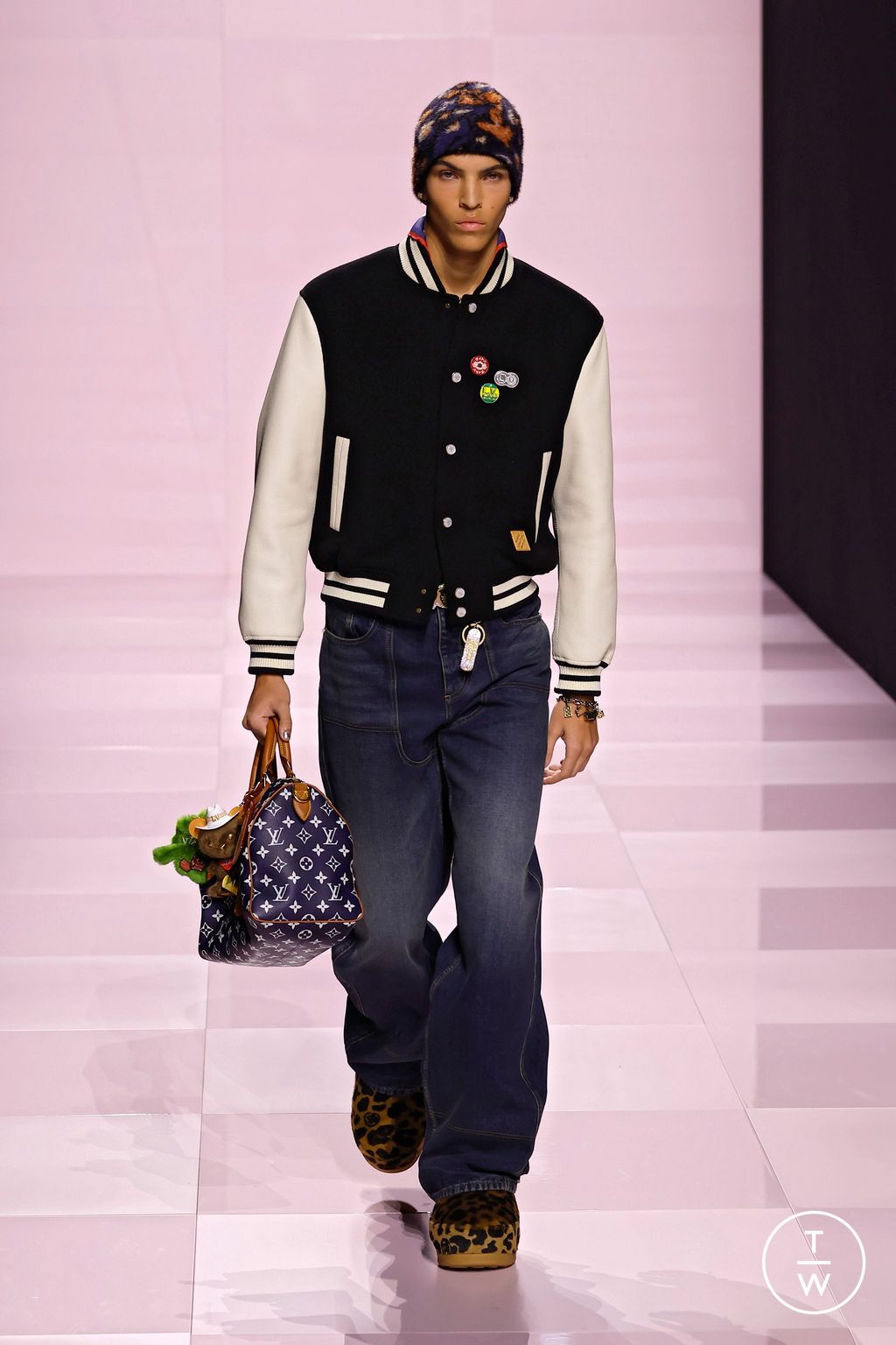 Fashion Week Paris Fall/Winter 2025 look 28 from the Louis Vuitton collection menswear