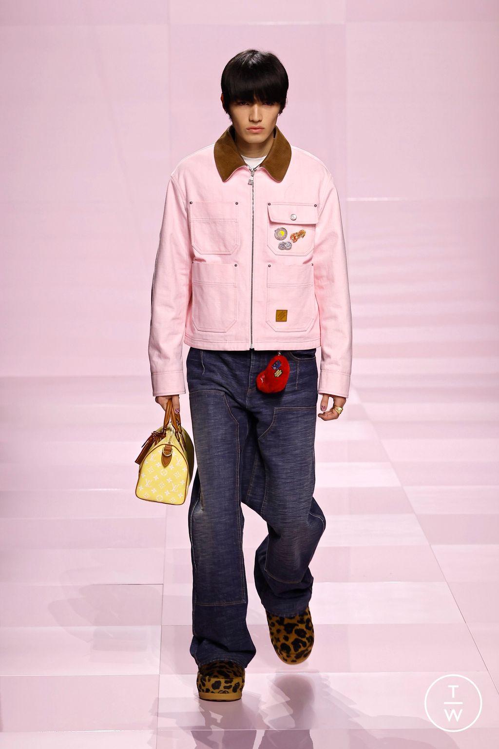 Fashion Week Paris Fall/Winter 2025 look 30 from the Louis Vuitton collection menswear