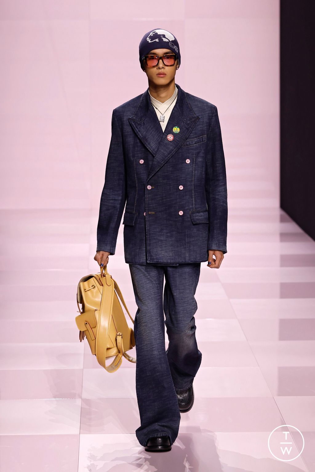 Fashion Week Paris Fall/Winter 2025 look 31 from the Louis Vuitton collection menswear