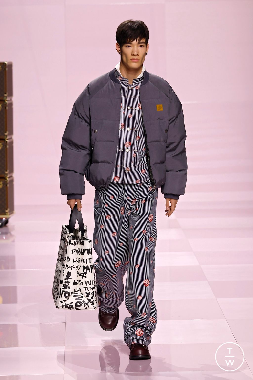 Fashion Week Paris Fall/Winter 2025 look 40 from the Louis Vuitton collection menswear
