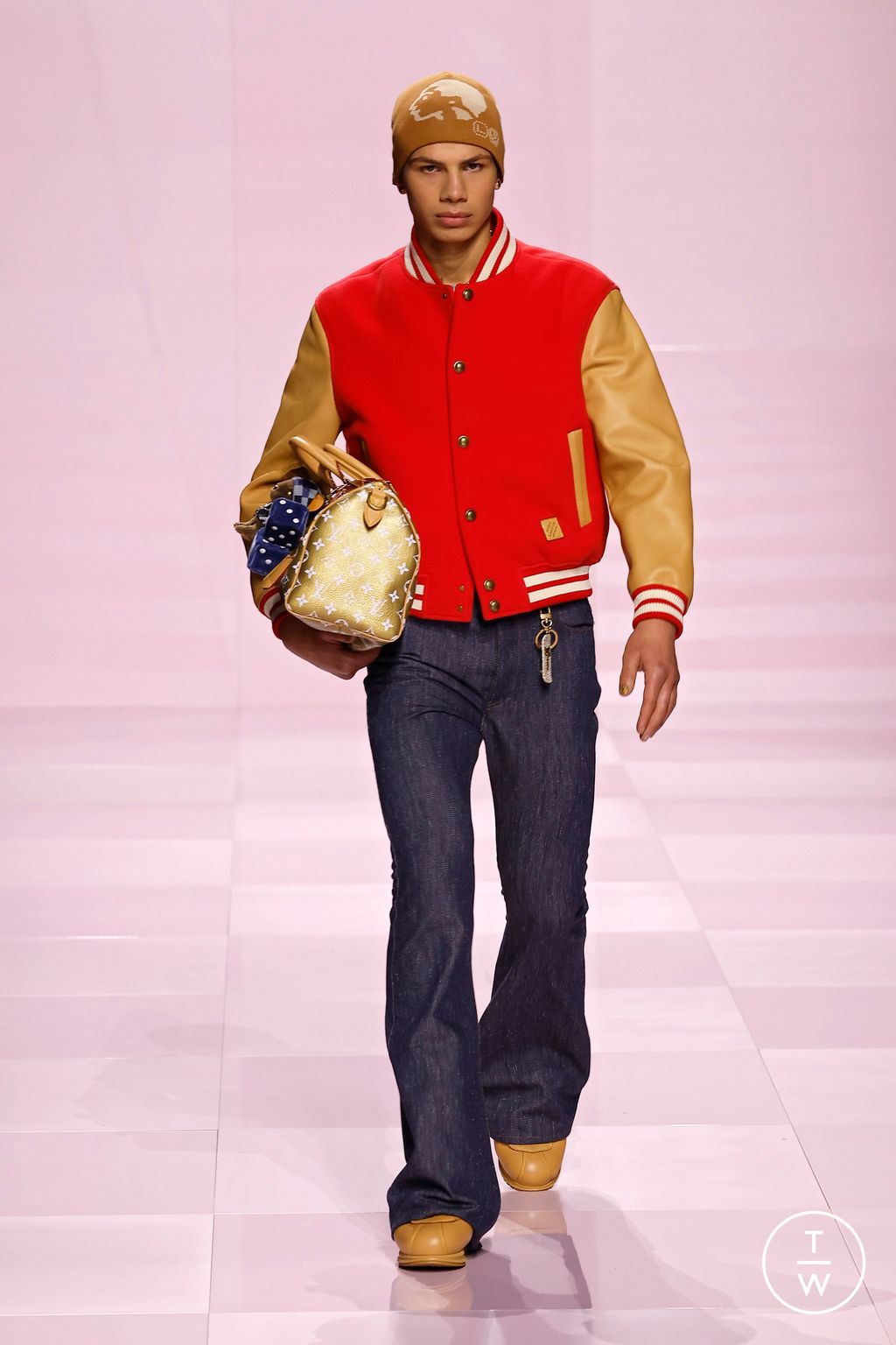 Fashion Week Paris Fall/Winter 2025 look 42 from the Louis Vuitton collection menswear