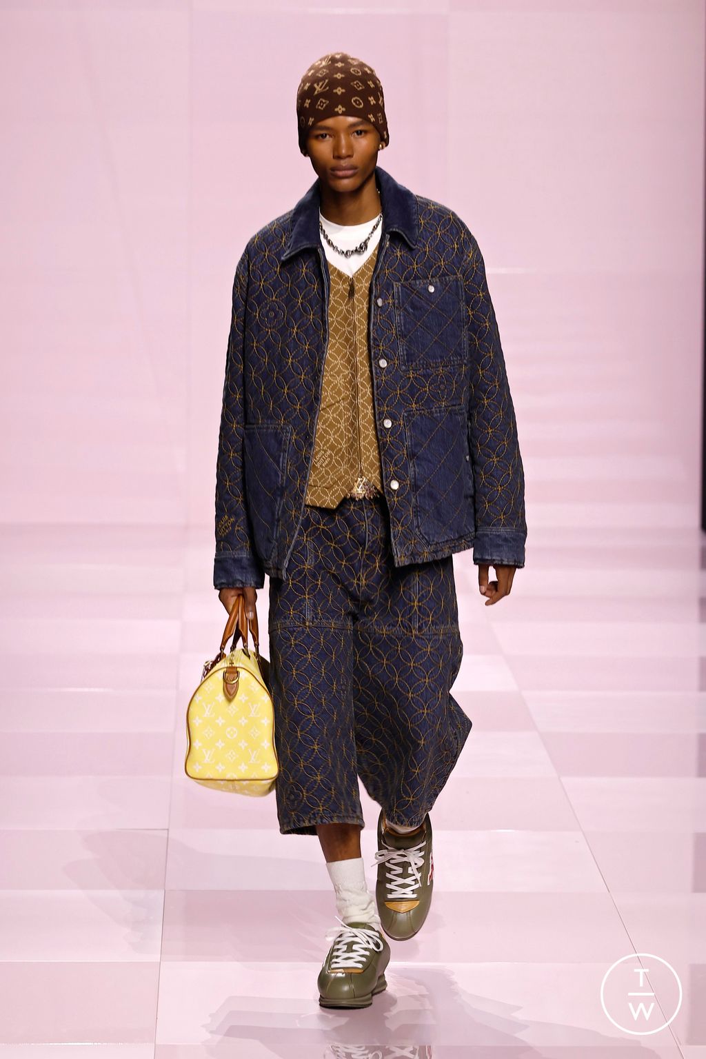Fashion Week Paris Fall/Winter 2025 look 45 from the Louis Vuitton collection menswear
