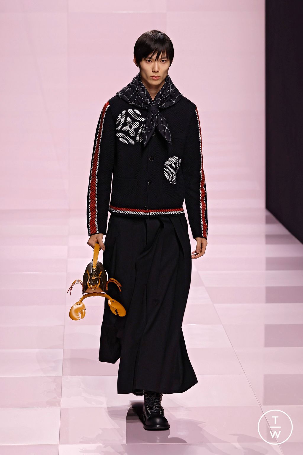 Fashion Week Paris Fall/Winter 2025 look 56 from the Louis Vuitton collection menswear