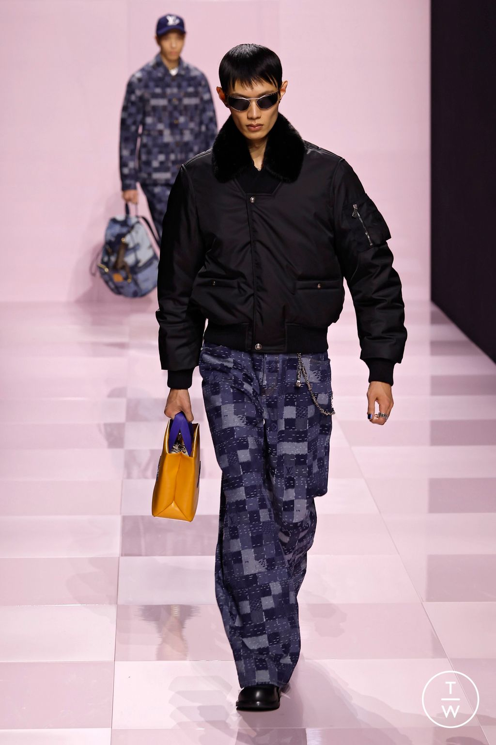 Fashion Week Paris Fall/Winter 2025 look 57 from the Louis Vuitton collection menswear