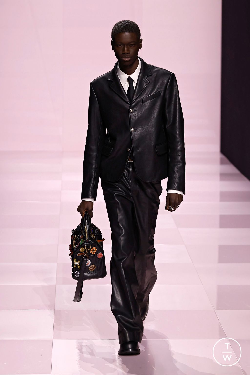 Fashion Week Paris Fall/Winter 2025 look 63 from the Louis Vuitton collection menswear