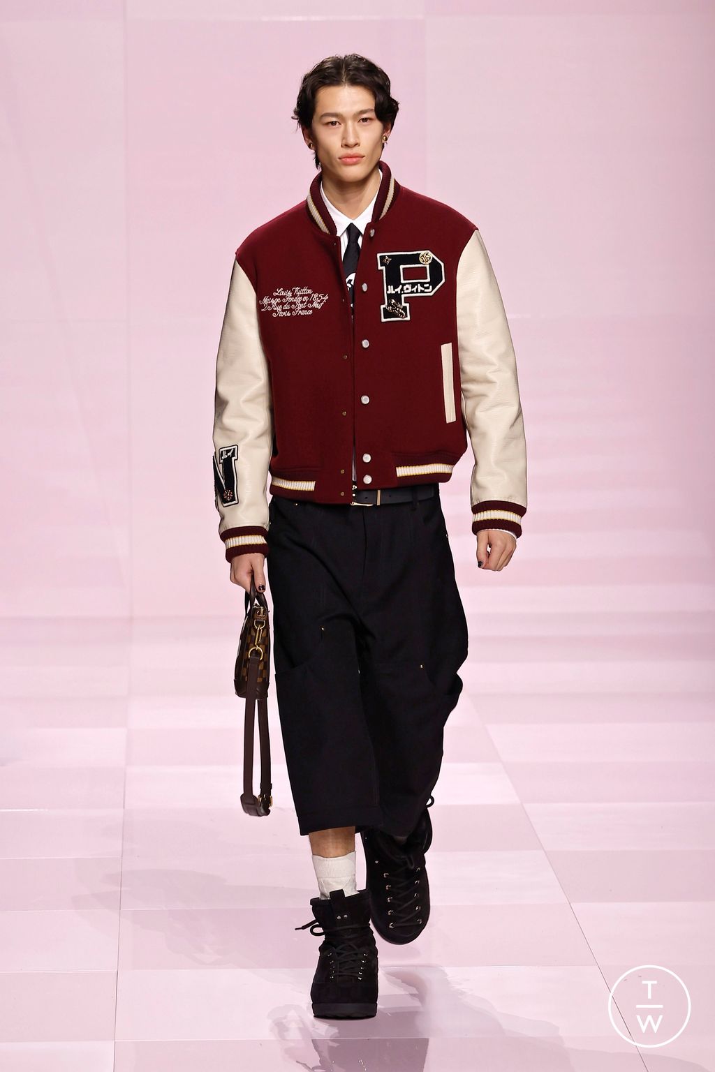 Fashion Week Paris Fall/Winter 2025 look 73 from the Louis Vuitton collection menswear