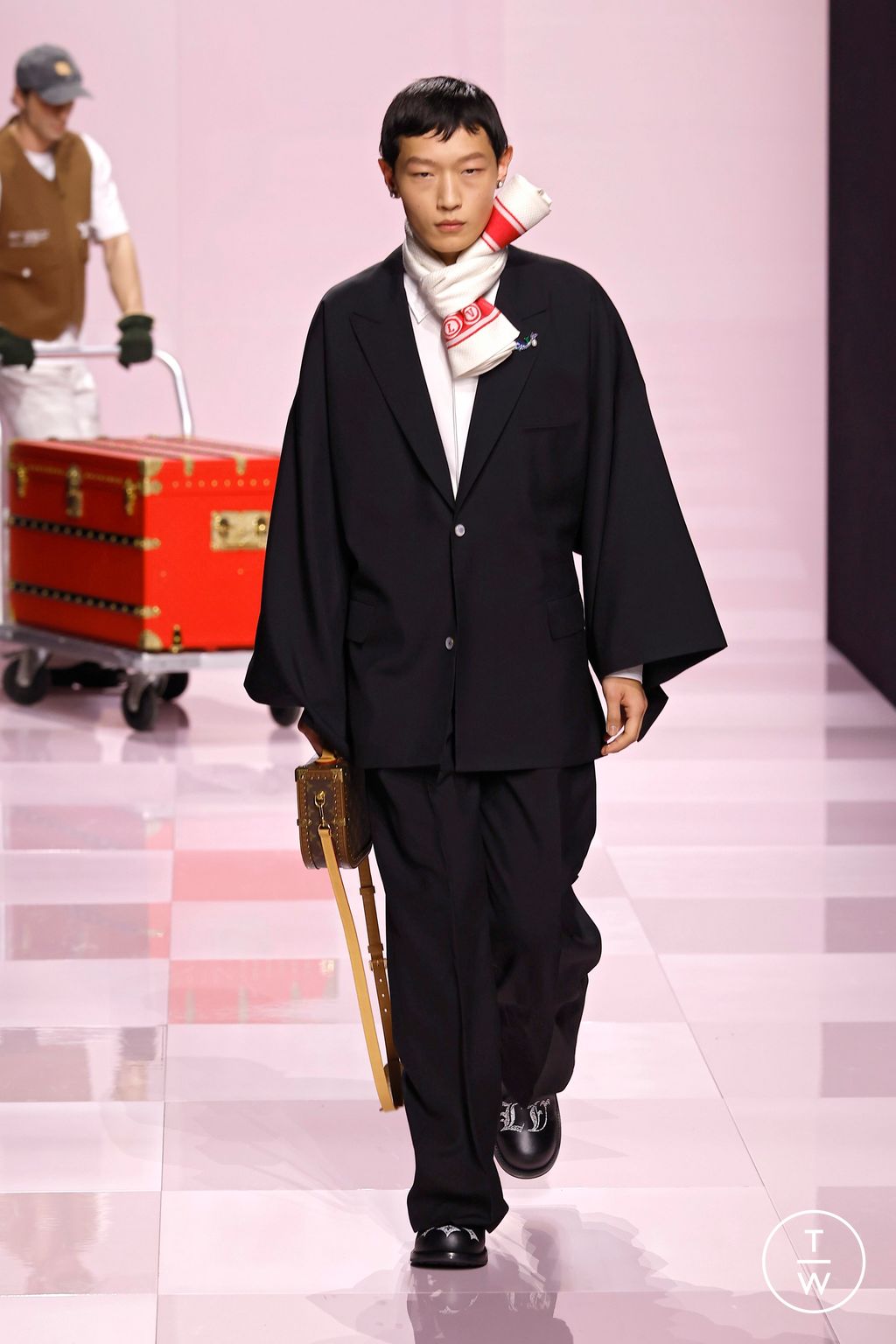Fashion Week Paris Fall/Winter 2025 look 78 from the Louis Vuitton collection menswear