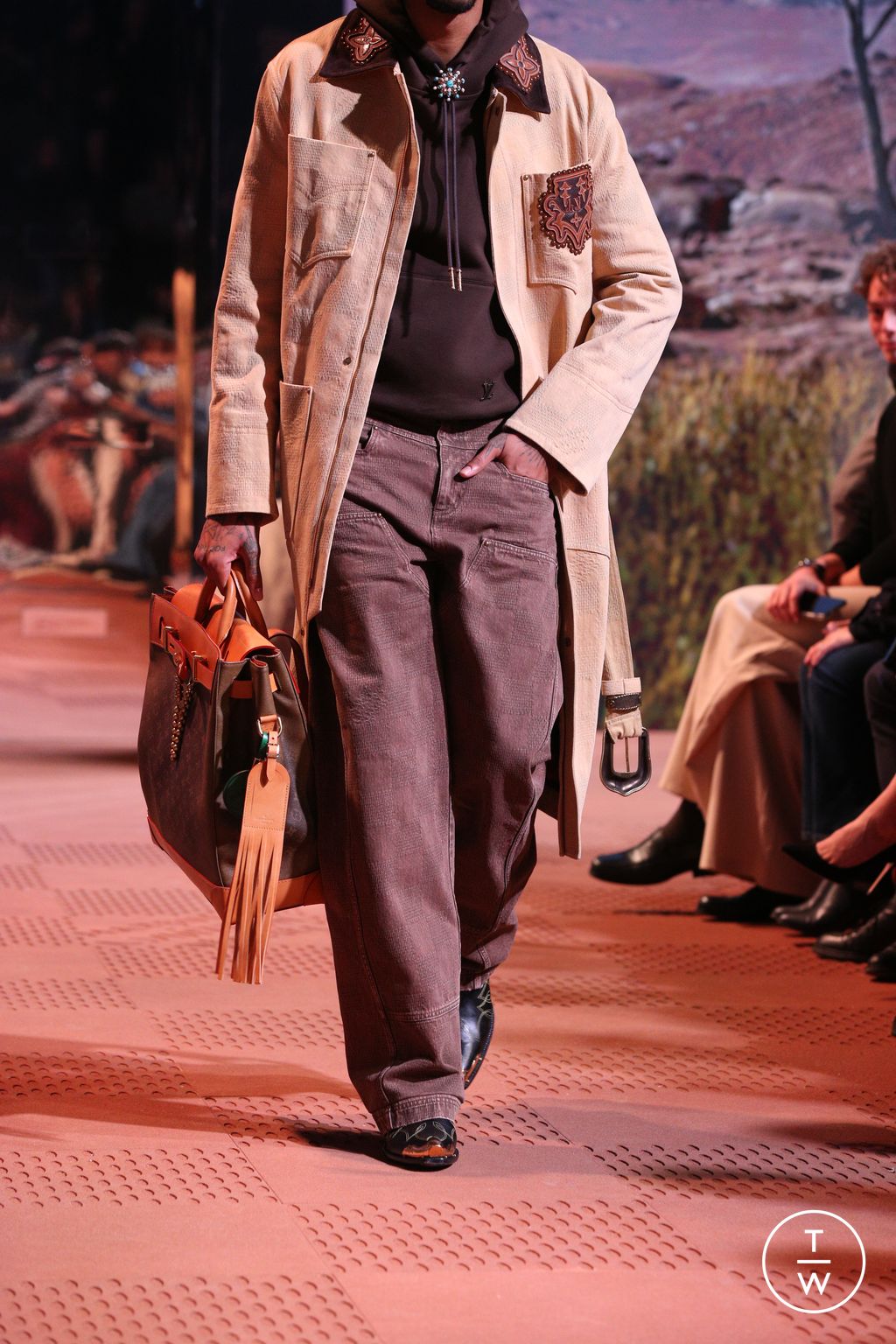 Fashion Week Paris Fall/Winter 2024 look 6 from the Louis Vuitton collection menswear accessories