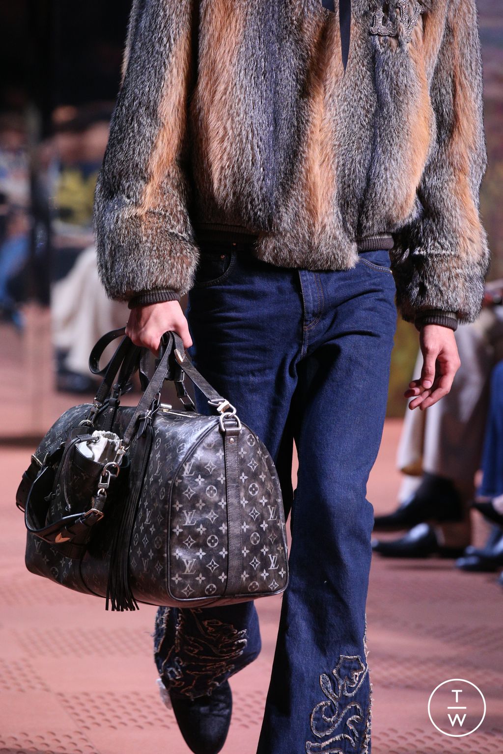 Fashion Week Paris Fall/Winter 2024 look 8 from the Louis Vuitton collection menswear accessories