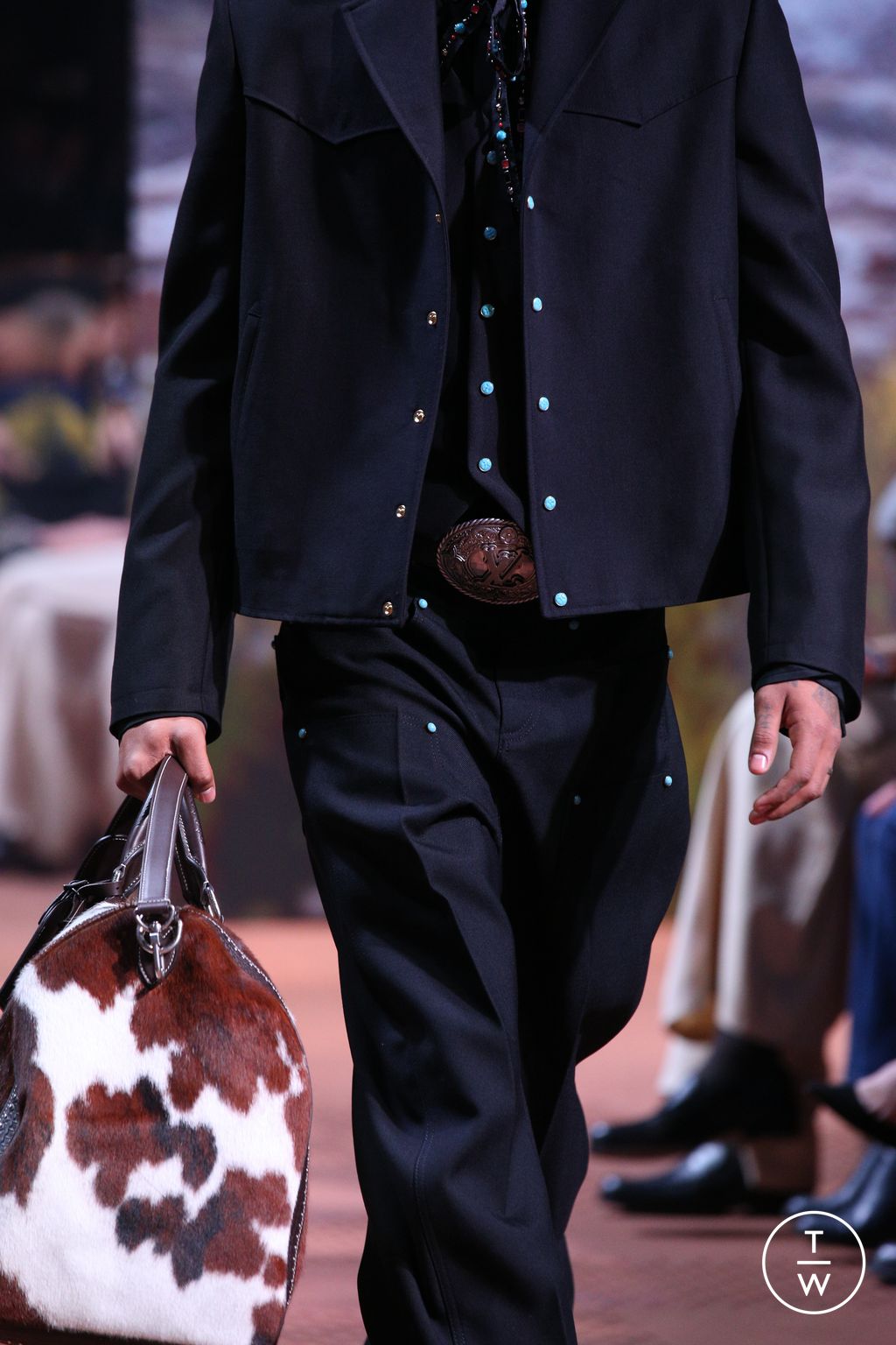Fashion Week Paris Fall/Winter 2024 look 50 from the Louis Vuitton collection menswear accessories