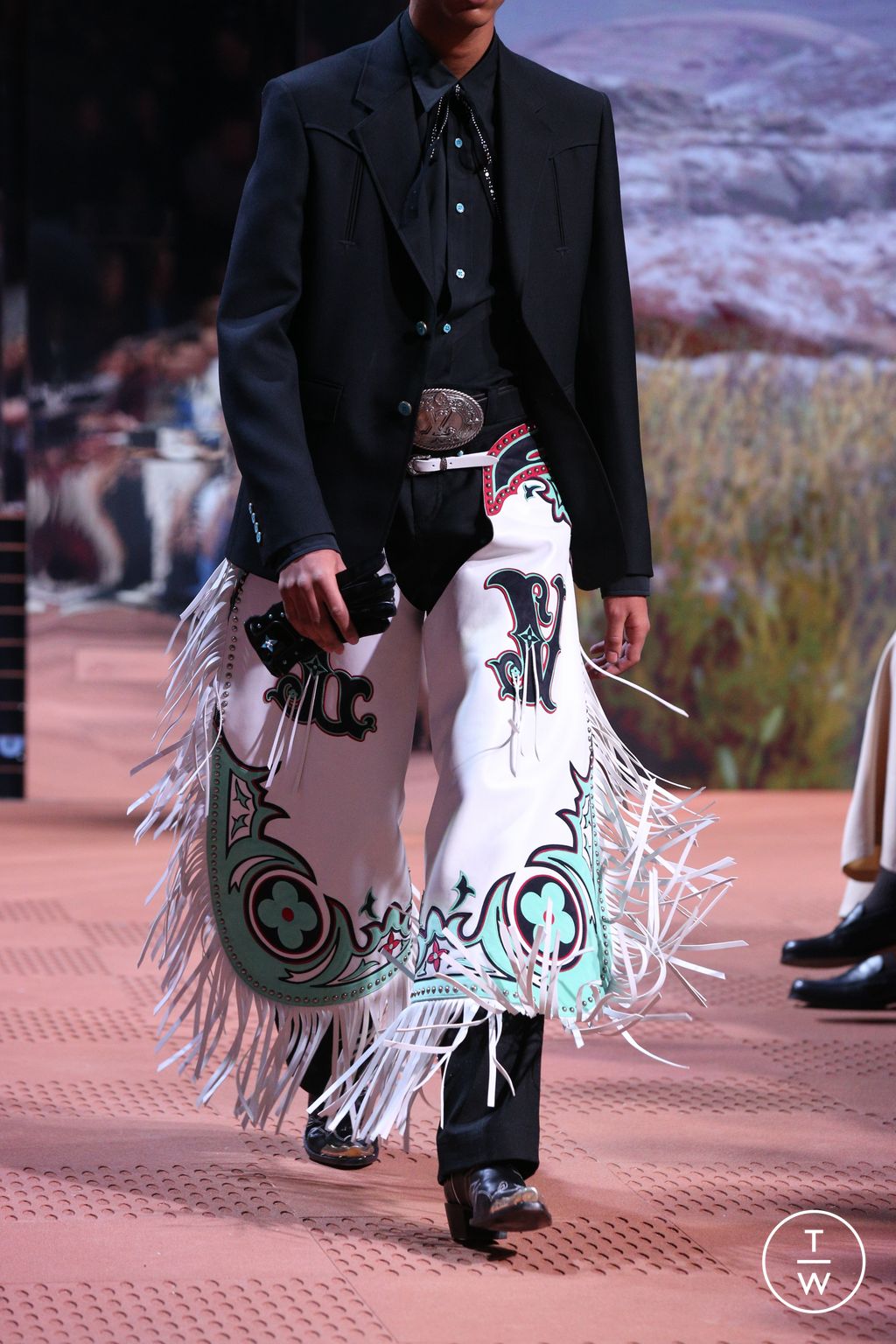 Fashion Week Paris Fall/Winter 2024 look 51 from the Louis Vuitton collection menswear accessories
