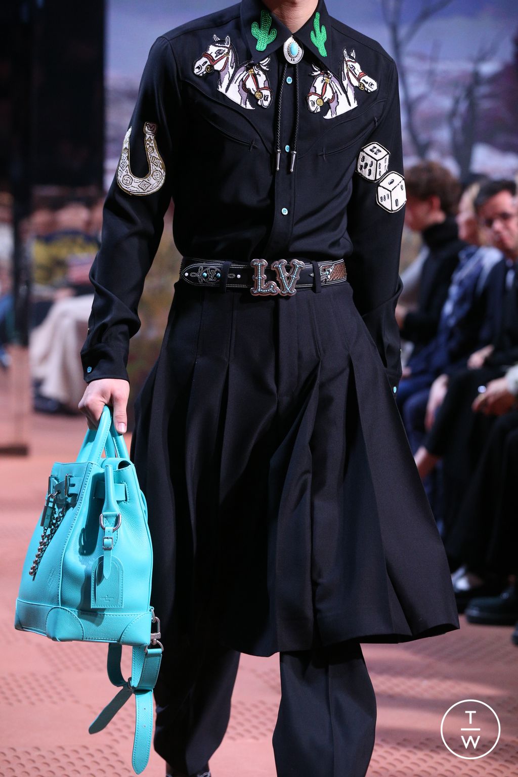 Fashion Week Paris Fall/Winter 2024 look 9 de la collection Louis Vuitton menswear accessories