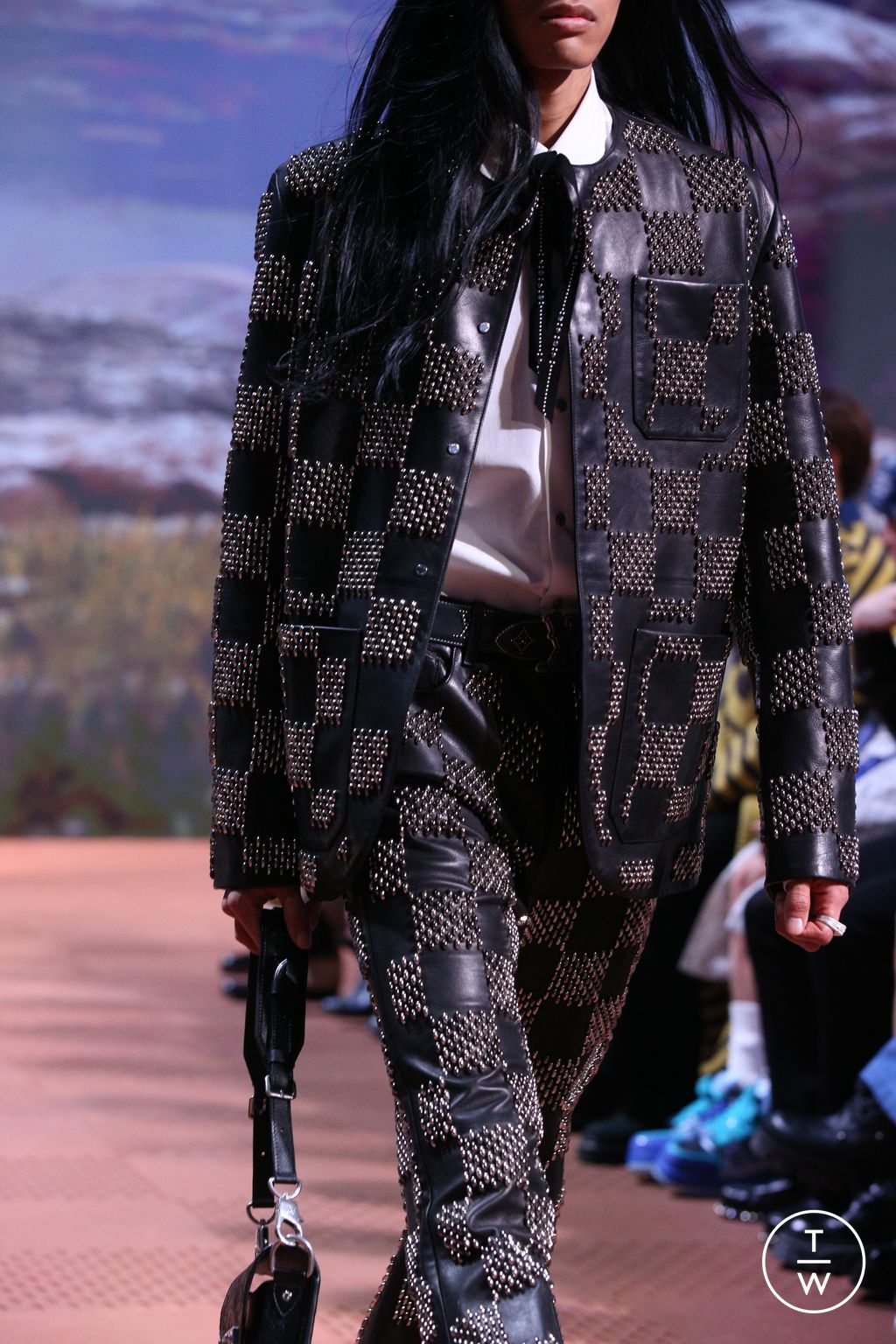Fashion Week Paris Fall/Winter 2024 look 60 from the Louis Vuitton collection menswear accessories