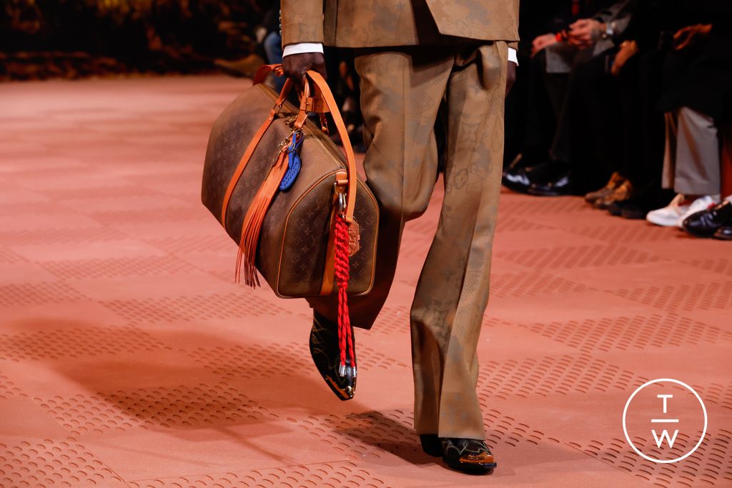 Fashion Week Paris Fall/Winter 2024 look 15 from the Louis Vuitton collection menswear accessories