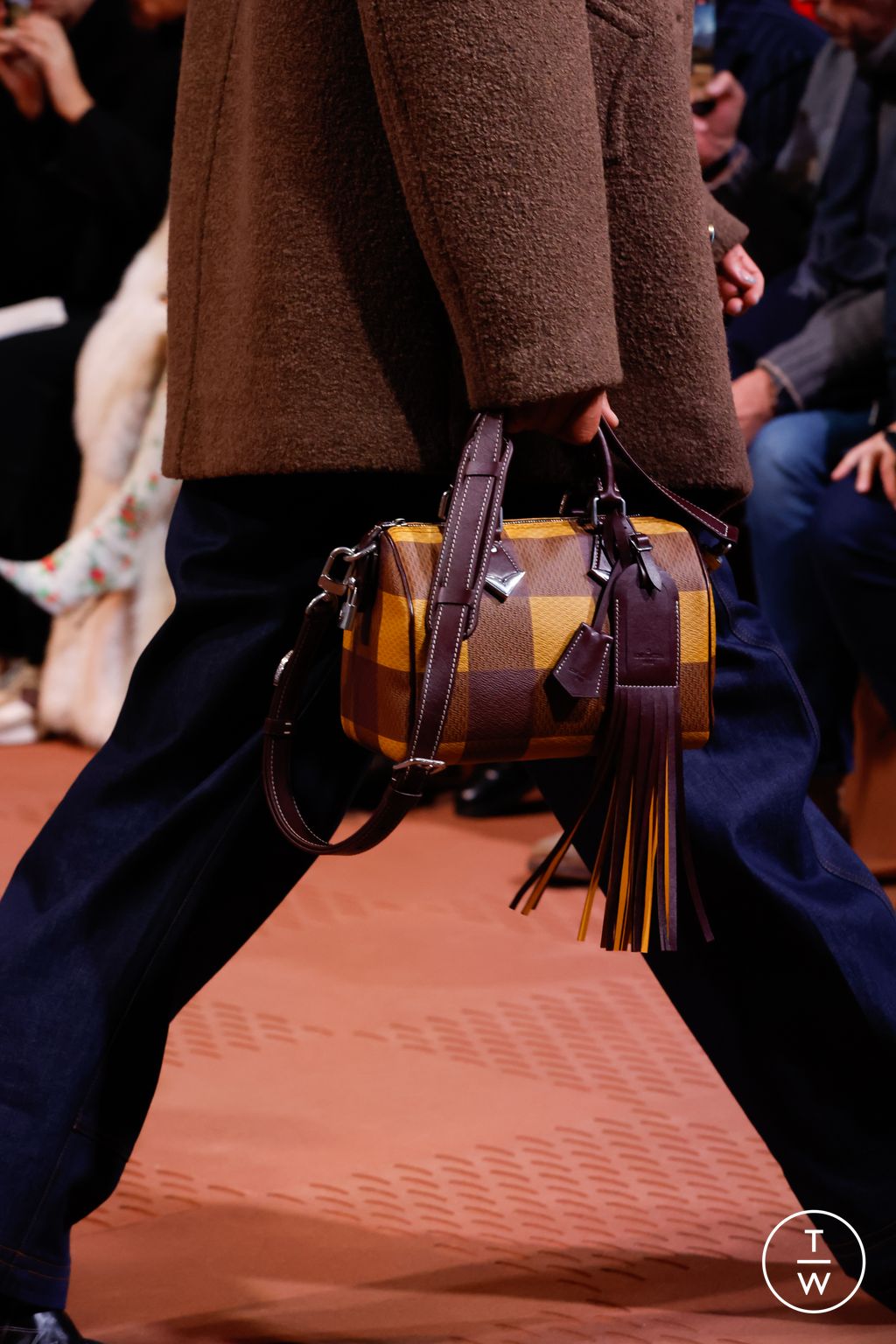 Fashion Week Paris Fall/Winter 2024 look 16 from the Louis Vuitton collection menswear accessories