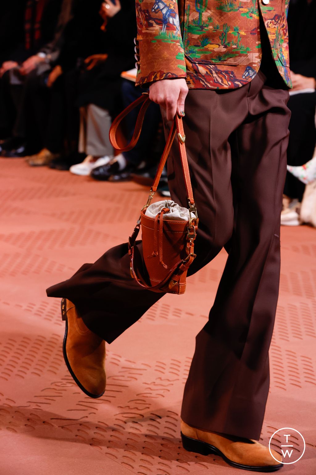 Fashion Week Paris Fall/Winter 2024 look 19 de la collection Louis Vuitton menswear accessories