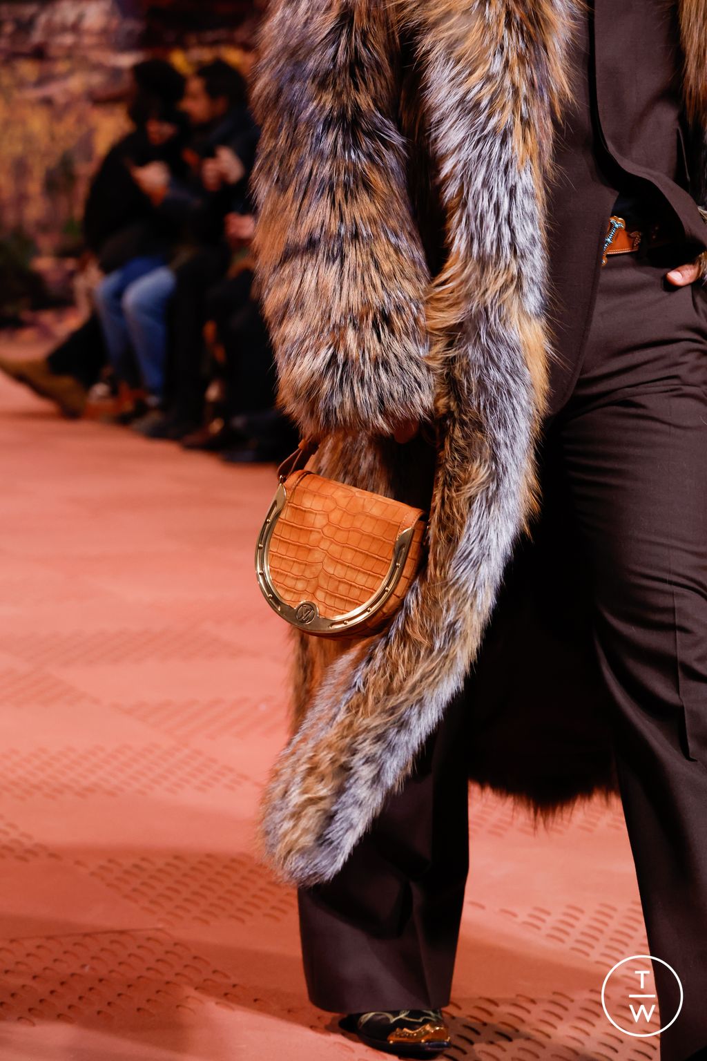 Fashion Week Paris Fall/Winter 2024 look 21 from the Louis Vuitton collection menswear accessories